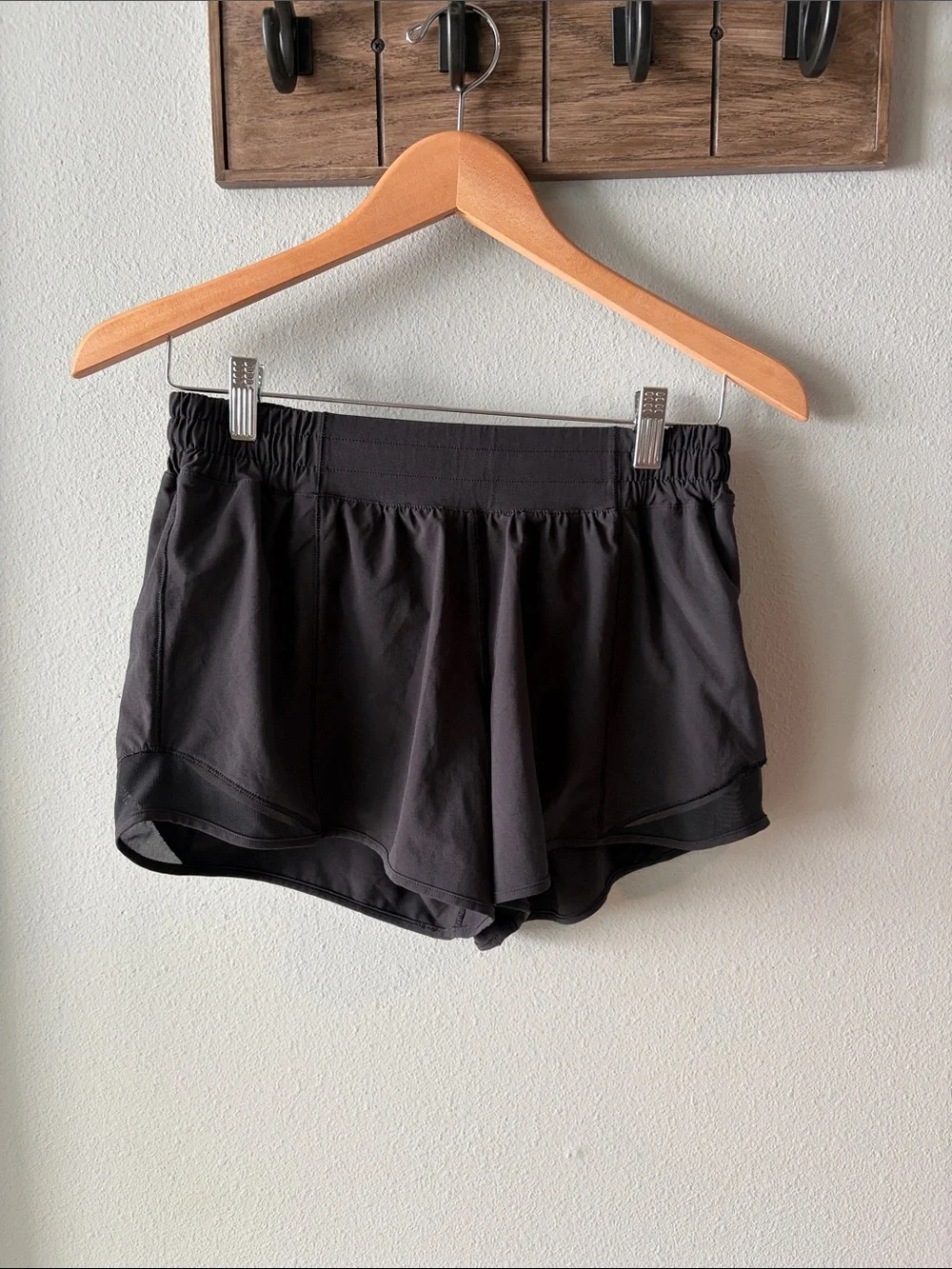 Lululemon athletica Hotty Hot Women's Athletic Running Shorts - black 8 Tall - Picture 3 of 4